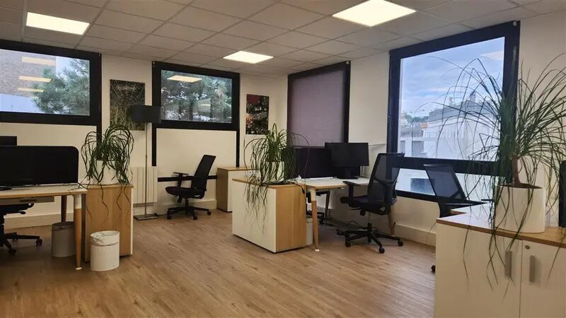 Bureau dans Issy-les-Moulineaux à louer - Photo de l’immeuble – Image 3 sur 7