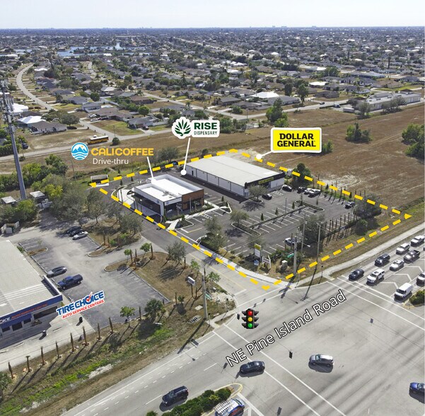 924 NE Pine Island Rd, Cape Coral, FL à vendre - Photo de l’immeuble – Image 2 sur 11