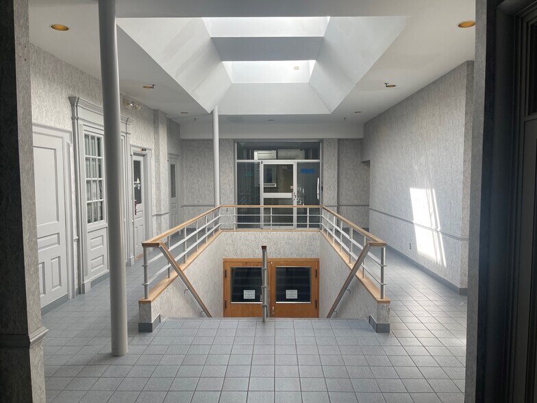 110 E Main St, Salem, VA à louer - Photo intérieure – Image 3 sur 6