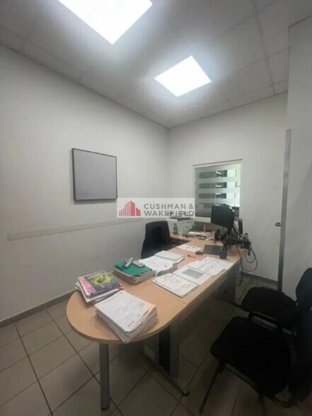 Bureau dans Nîmes à louer - Photo de l’immeuble – Image 2 sur 3