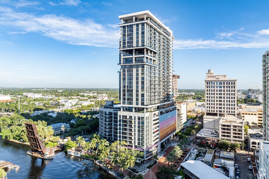 221 SW 1st Ave, Fort Lauderdale, FL à louer - Photo de l’immeuble – Image 2 sur 3