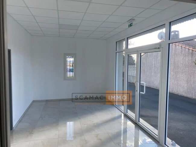 Plus de détails pour Local commercial à louer