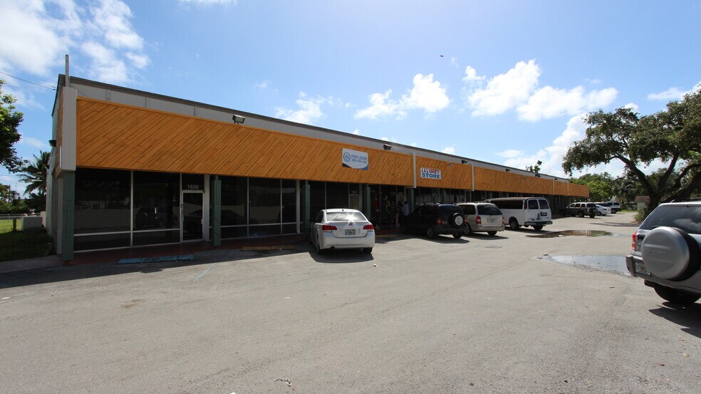 1620-1648 NE 148th St, Miami, FL à louer - Photo de l’immeuble – Image 3 sur 6
