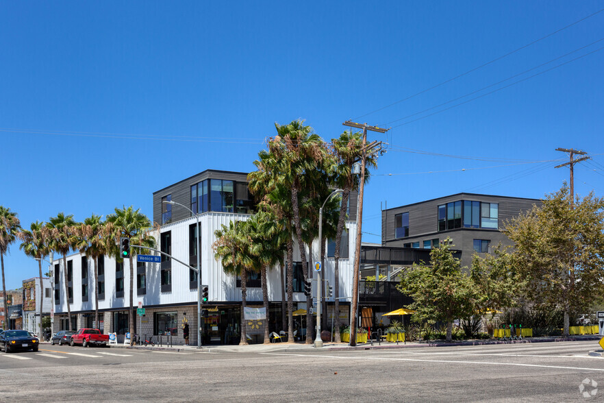 1645 Abbot Kinney Blvd, Venice, CA à louer - Photo de l’immeuble – Image 3 sur 10