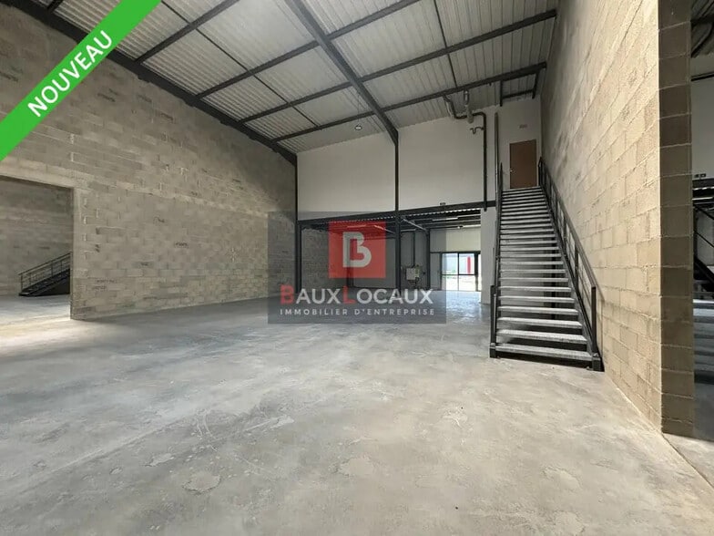 Local d’activités dans Villeneuve-lès-Avignon à louer - Photo de l’immeuble – Image 3 sur 12