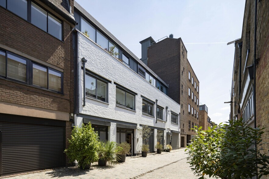 4-6 Brownlow Mews, Londres à vendre - Photo de l’immeuble – Image 2 sur 17
