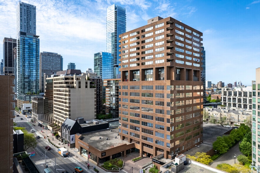 920 Yonge St, Toronto, ON à louer - Photo de l’immeuble – Image 3 sur 21