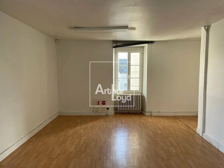 Bureau dans Vaux-le-Pénil à louer - Photo intérieure – Image 3 sur 6