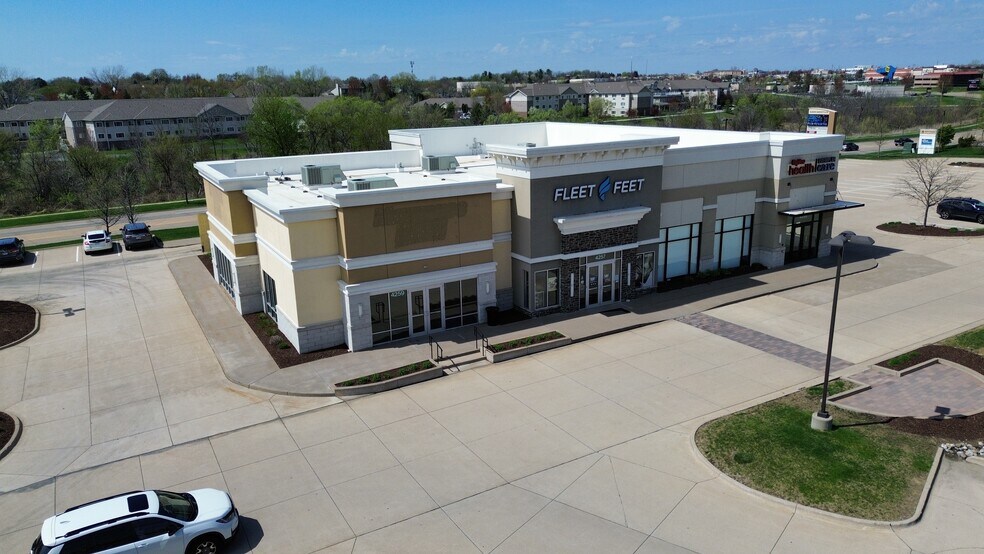 4201 Elmore Ave, Davenport, IA à louer - Photo de l’immeuble – Image 2 sur 8