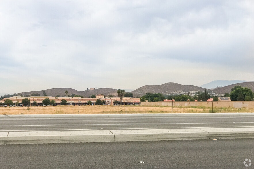 Bradley Rd, Menifee, CA à louer - Photo principale – Image 1 sur 2