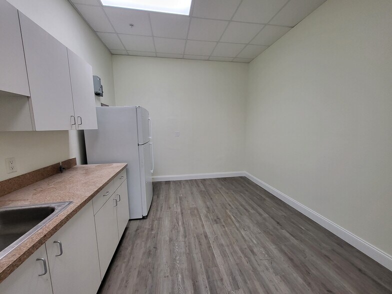 10970 S Cleveland Ave, Fort Myers, FL à vendre - Photo intérieure – Image 2 sur 12