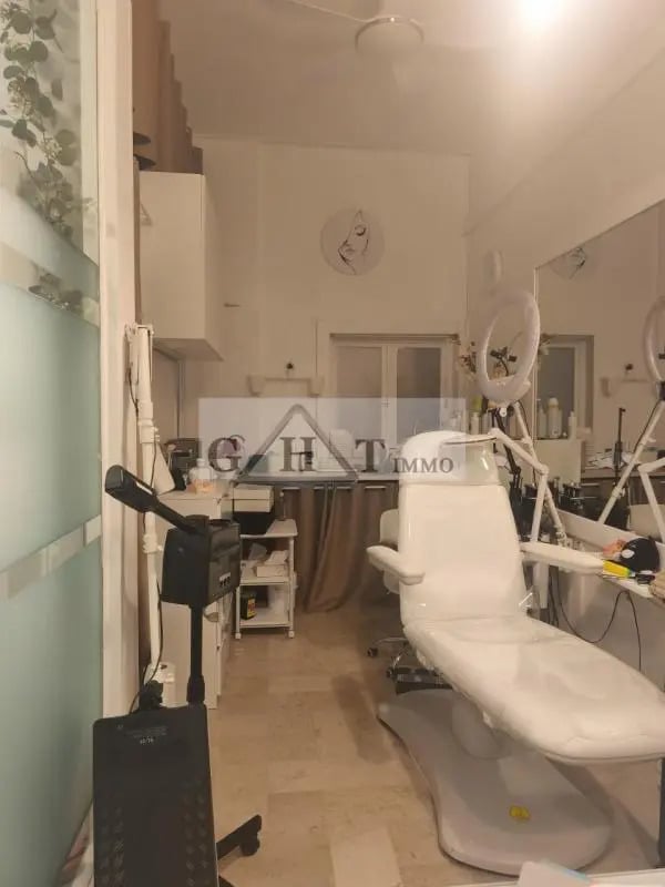 Plus de détails pour Local commercial à vendre