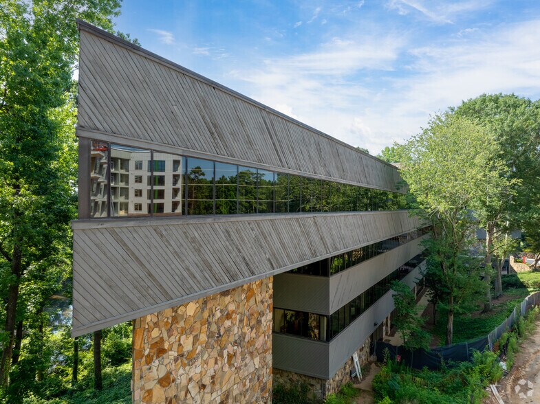 2400 Lake Park Dr SE, Smyrna, GA à louer - Photo de l’immeuble – Image 2 sur 5