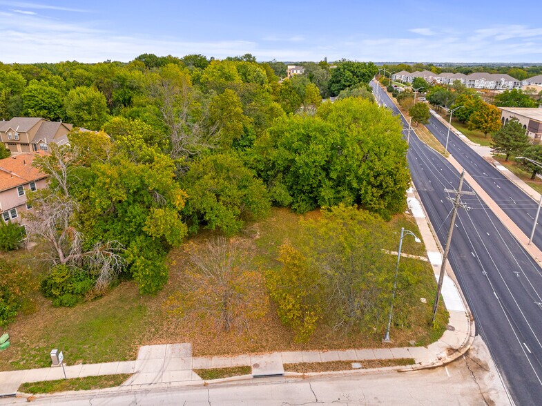 6760 151st st, Overland Park, KS à vendre - Photo principale – Image 1 sur 24