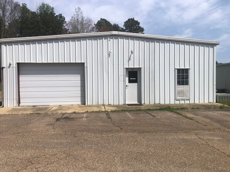 35 Wilcutt, Columbus, MS à vendre - Photo principale – Image 1 sur 9