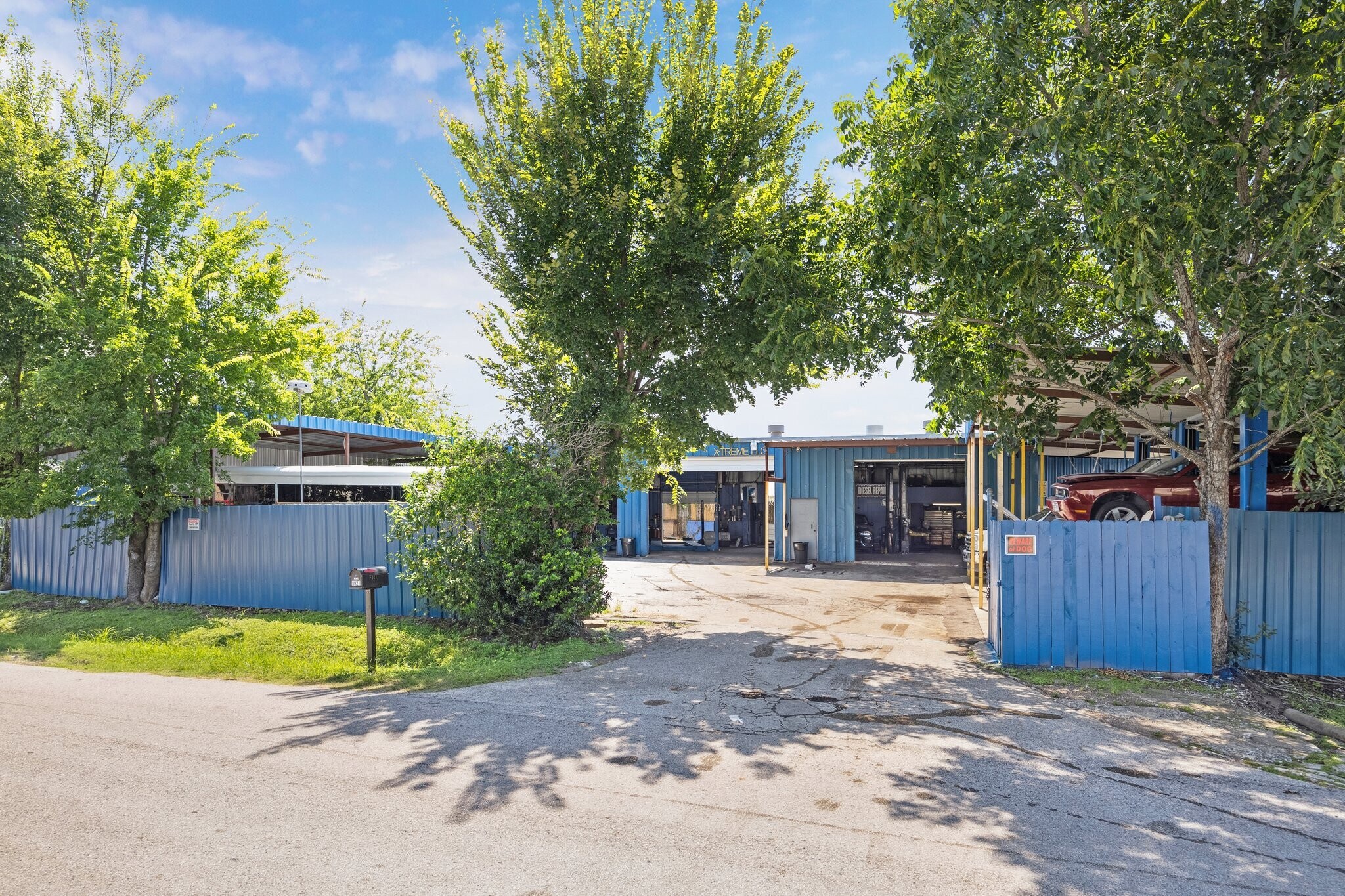 8921 Daffodil Ave, Houston, TX à louer Photo principale– Image 1 sur 78