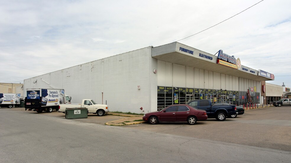 302-306 E Main St, Grand Prairie, TX à louer - Photo de l’immeuble – Image 2 sur 3