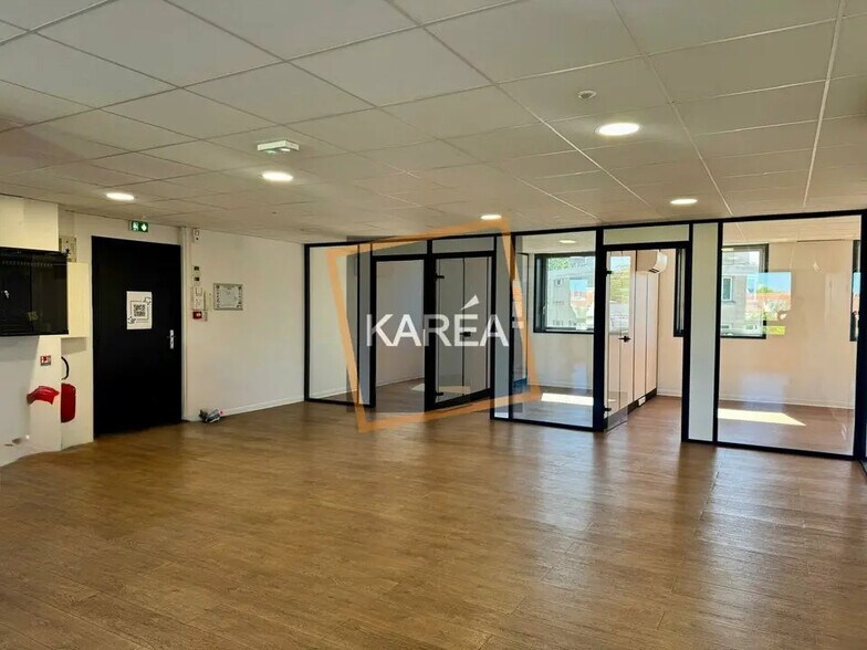 Bureau dans Mareuil-lès-Meaux à louer - Photo intérieure – Image 2 sur 5