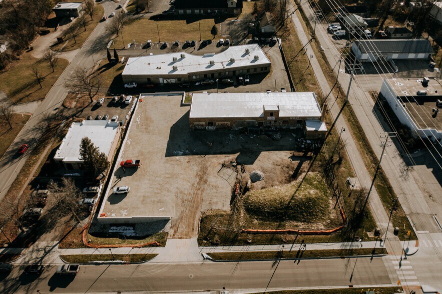 229 W 1st St, Bloomington, IN à louer - Photo de l’immeuble – Image 3 sur 29