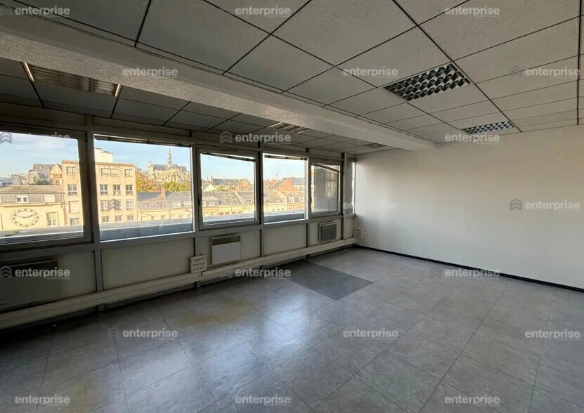 Bureau dans Amiens à louer - Photo de l’immeuble – Image 2 sur 7