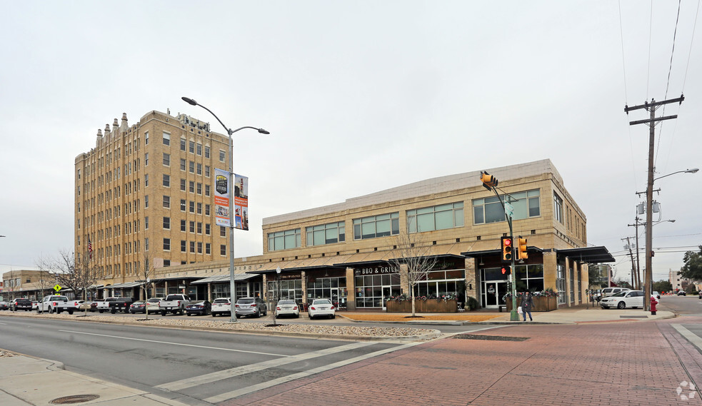 309-383 W Jefferson Blvd, Dallas, TX à louer - Photo de l’immeuble – Image 1 sur 9