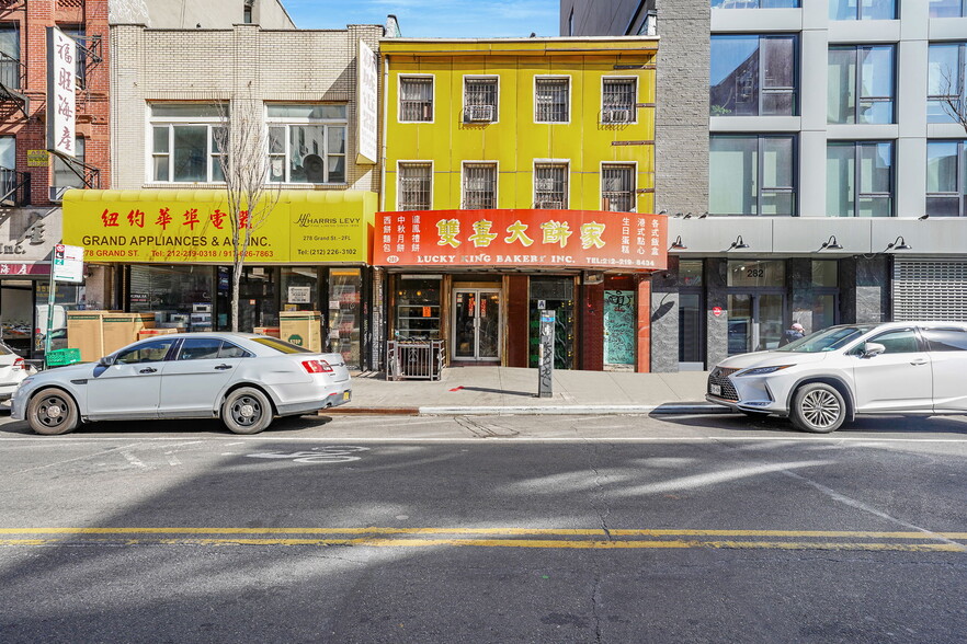 280 Grand St, New York, NY à louer - Photo de l’immeuble – Image 1 sur 23