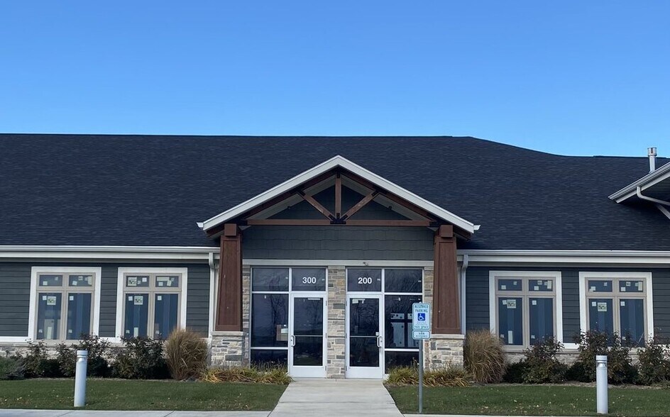 W248N5233 Executive Dr, Sussex, WI à louer - Photo de l’immeuble – Image 3 sur 5