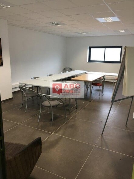 Bureau dans Saint-Jean-de-Védas à louer - Photo intérieure – Image 2 sur 4