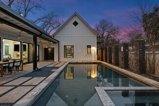 Plus de détails pour 106 E College St, Fredericksburg, TX - Spécialisé à vendre