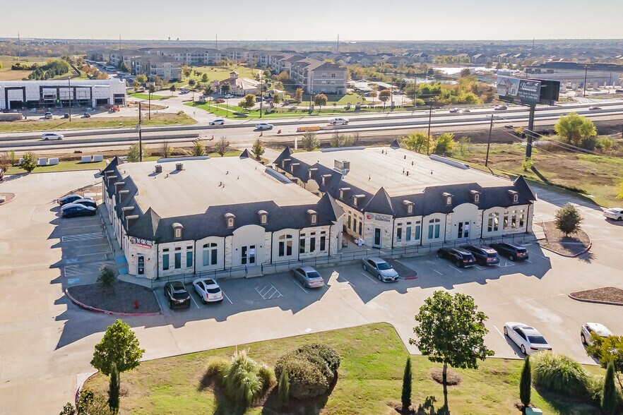 27045 E University Dr, Aubrey, TX à vendre - Photo de l’immeuble – Image 3 sur 11