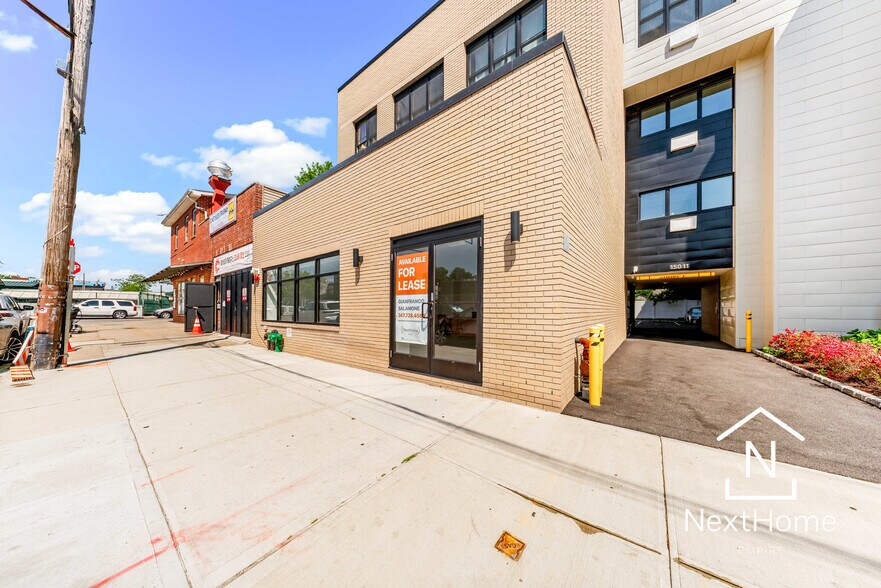 15011 41st Ave, Flushing, NY à louer - Photo de l’immeuble – Image 1 sur 9