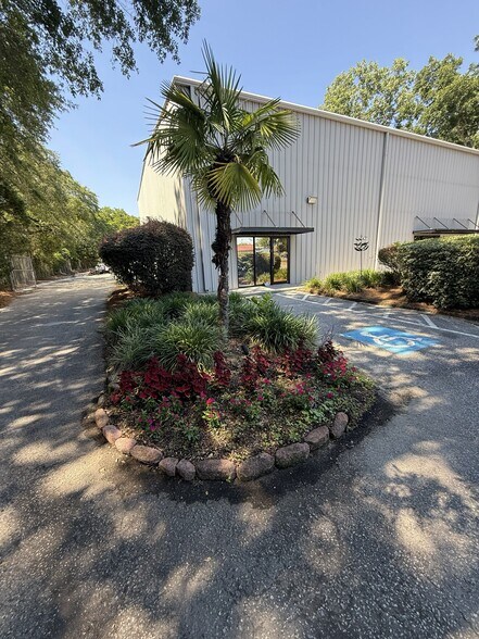 1384 Remount Rd, Charleston, SC à louer - Photo de l’immeuble – Image 3 sur 15