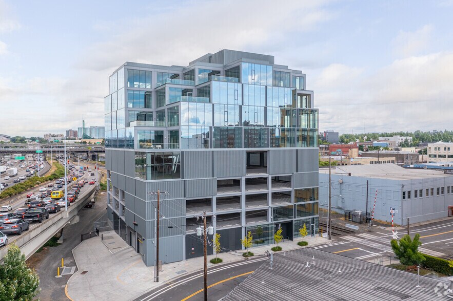 7 SE Stark St, Portland, OR à louer - Photo principale – Image 1 sur 4