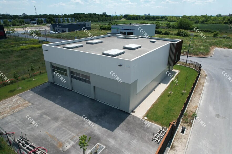 Local d’activités dans Bétheny à louer - Photo de l’immeuble – Image 3 sur 9