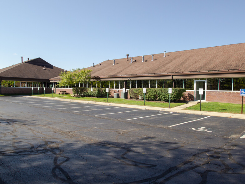 4830 Knightsbridge Blvd, Columbus, OH à louer - Photo de l’immeuble – Image 3 sur 4