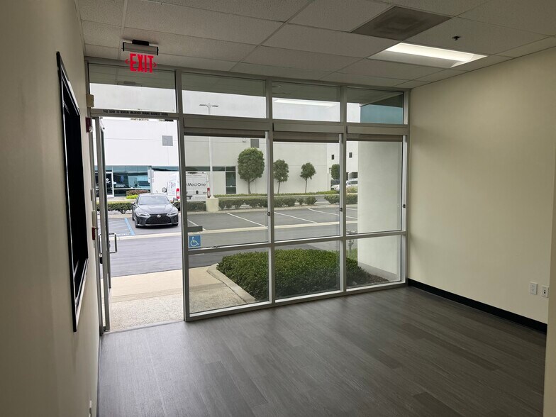 14101 Rosecrans Ave, La Mirada, CA à louer - Photo de l’immeuble – Image 3 sur 14