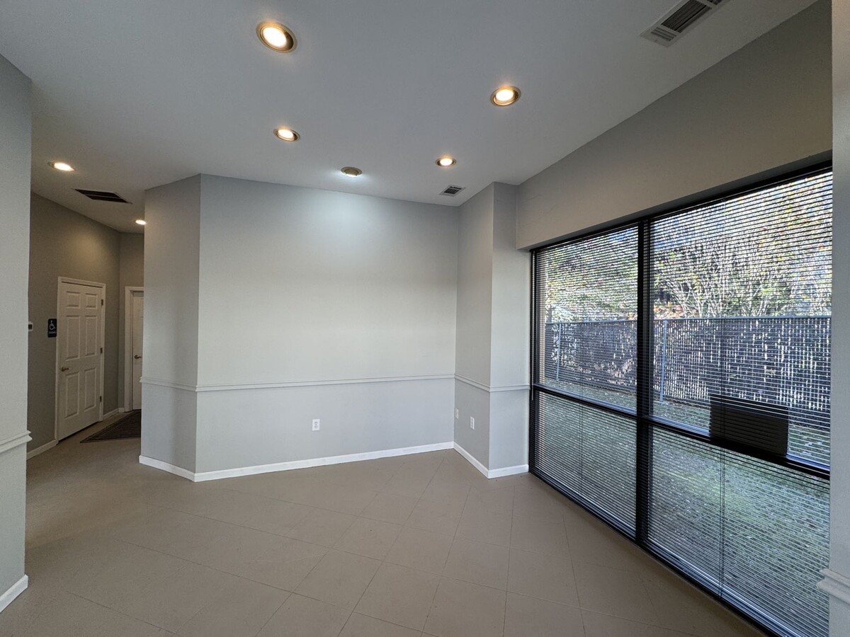 4319 Abbotts Bridge Rd, Duluth, GA 30097 - Lot 6 -  - Photo intérieure - Image 1 of 2