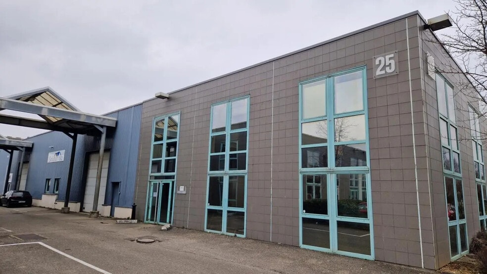 25 Rue Du 35Eme Regiment D'Aviation, Bron à louer - Photo de l’immeuble – Image 1 sur 14