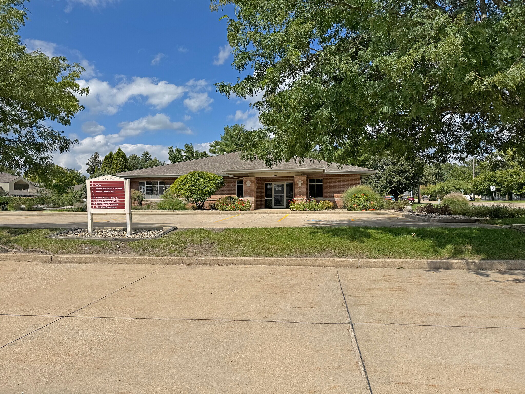 1001 N Hickory Rd, South Bend, IN à louer Photo principale– Image 1 sur 12