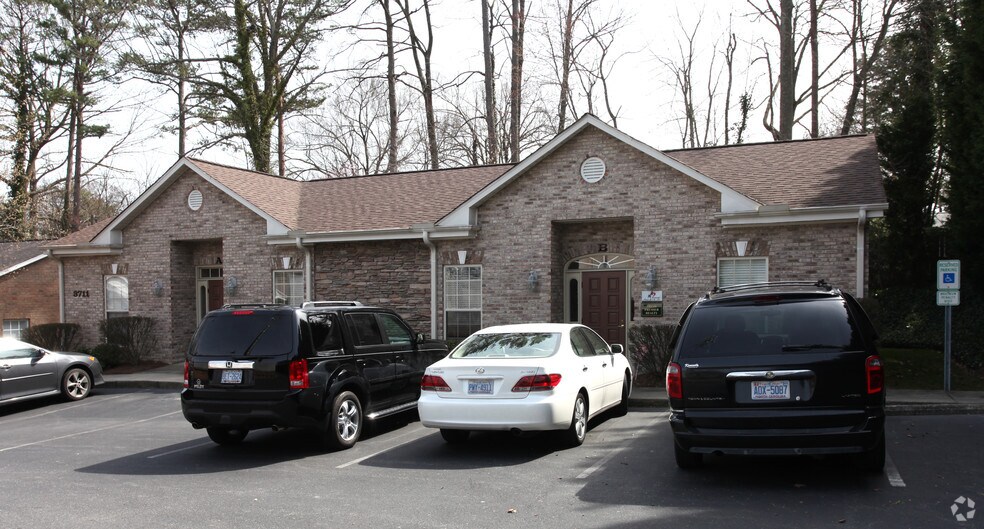 3709 W Market St, Greensboro, NC à vendre - Photo de l’immeuble – Image 2 sur 2