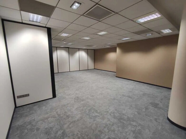 Bureau dans Rouen à louer - Photo de l’immeuble – Image 2 sur 3