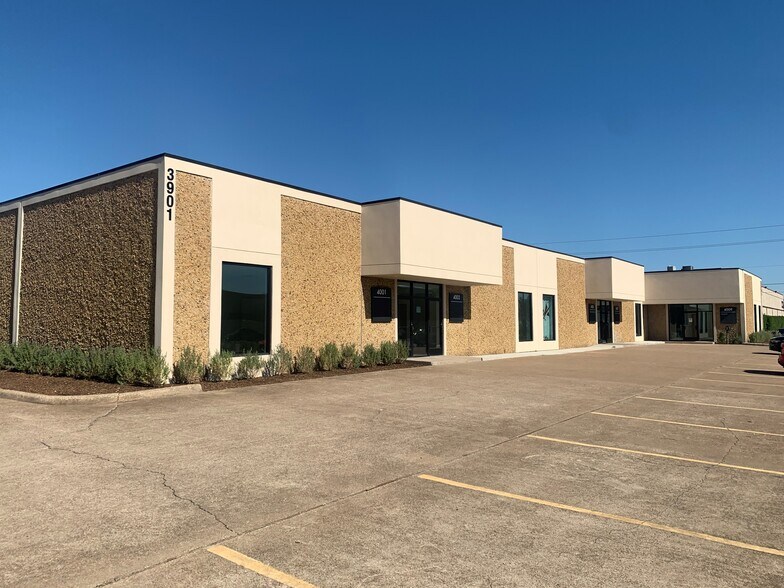 4001-4009 Lindbergh Dr, Addison, TX à louer - Photo principale – Image 1 sur 9