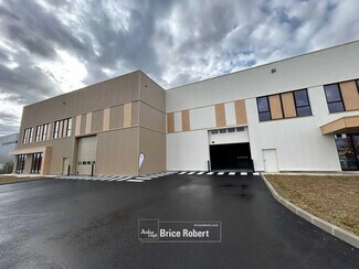 Plus de détails pour Local d'activités à louer