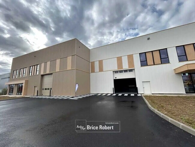 Plus de détails pour Bureau, Local d'activités à louer