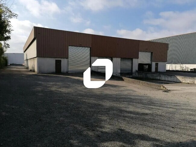 Plus de détails pour Bureau, Local d'activités à louer