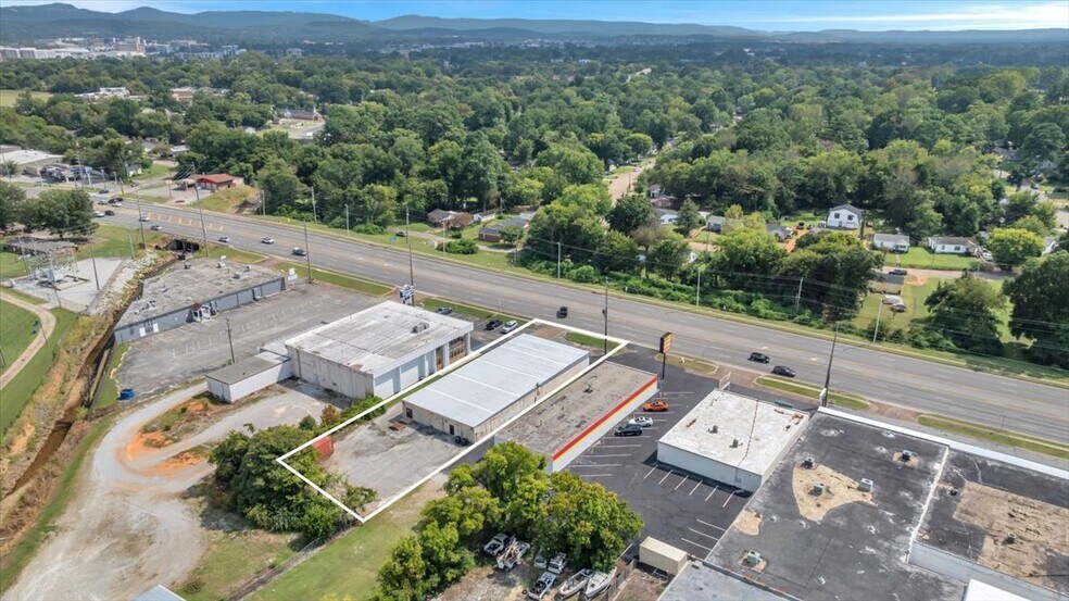 3010 University Dr NW, Huntsville, AL à vendre - Photo de l’immeuble – Image 3 sur 15