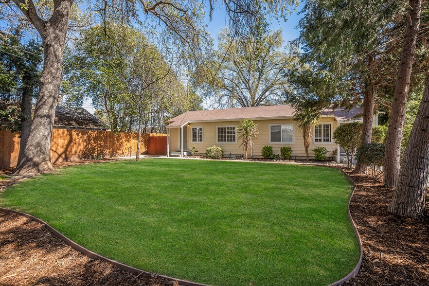 570 E 3rd Ave, Chico, CA à vendre - Photo principale – Image 1 sur 41