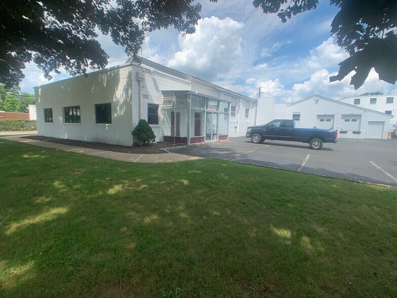 34 Deforest Ave, East Hanover, NJ à louer - Photo de l’immeuble – Image 1 sur 5