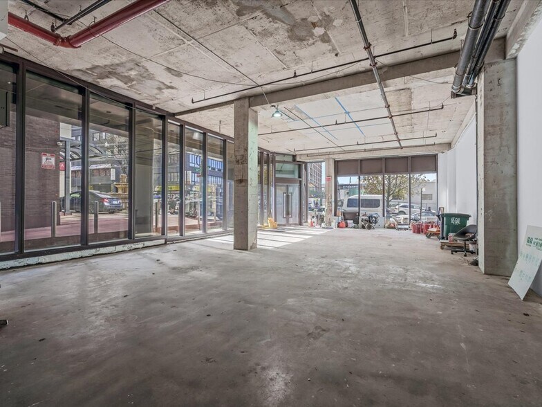 36-21 Prince st, Flushing, NY à louer - Photo de l’immeuble – Image 3 sur 7