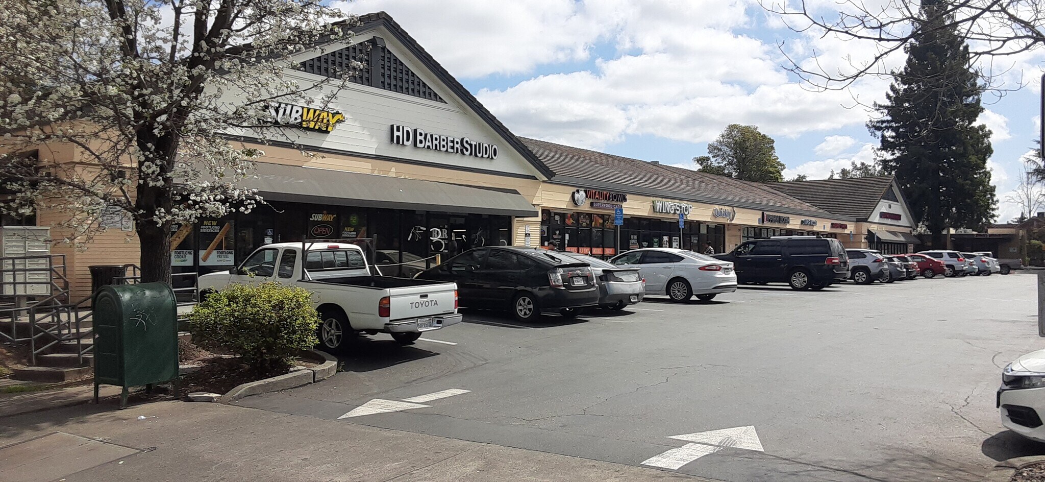 1880 Mendocino Ave, Santa Rosa, CA à louer Photo principale– Image 1 sur 3